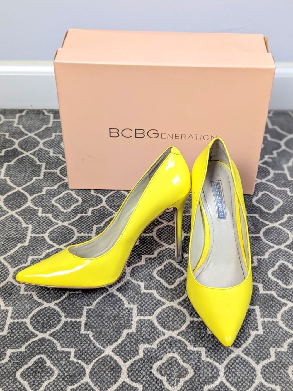 BCBGeneration Yellow Ombre High Heel Pumps Sz 6M